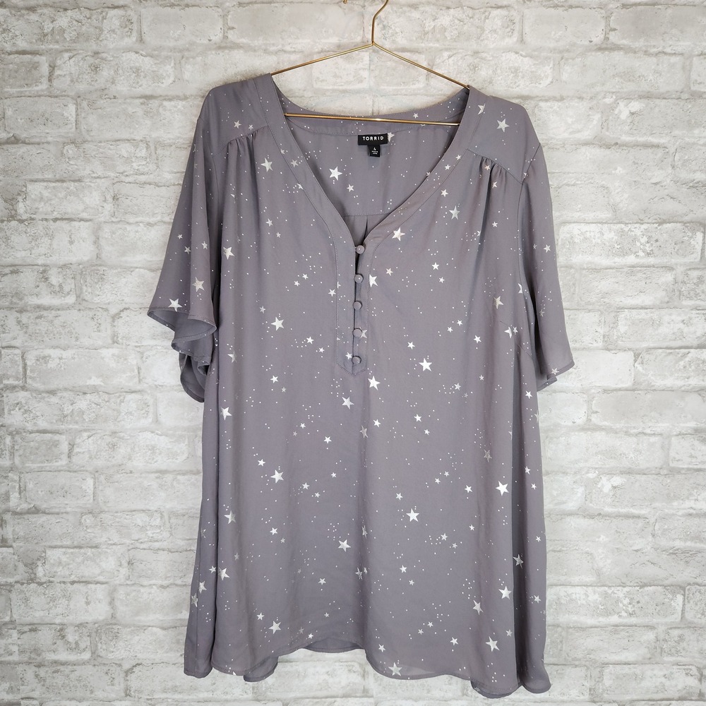 Torrid Blouse Star Print Grey Silver Metallic Henley Plus Size 4X